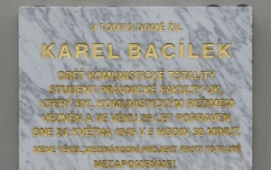 Praha 2. Pamětní deska Karlu Bacílkovi