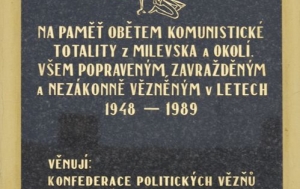 Milevsko. Pamětní deska obětem komunismu