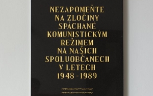 Roudnice nad Labem. Pamětní deska obětem protikomunistického odboje