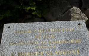 Horní Slavkov. Symbolický hrob politických vězňů