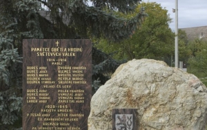 Stínava. Pomník obětem první a druhé světové války a obětem komunismu