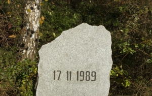 Krhanice. Pomník 17. listopadu 1989