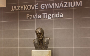Ostrava. Pomník a busta Pavla Tigrida