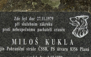 Zadní Chodov. Pomník Miloši Kuklovi