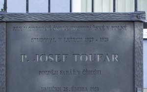 Polná. Pamětní deska Josefu Toufarovi
