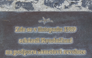 Roudnice nad Labem. Pamětní deska Listopadu 1989