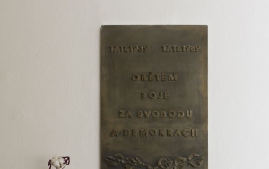 Frýdek-Místek. Pamětní deska obětem boje za svobodu a demokracii 1939 a 1989