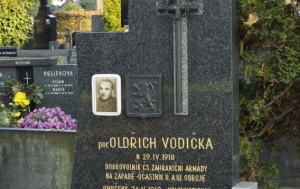 Přerov. Náhrobek Oldřicha Vodičky – pomník obětem za svobodu a demokracii
