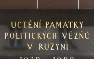 Praha 6. Pamětní deska politickým vězňům 1939–1989