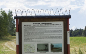 Kadolec. Památník železné opony