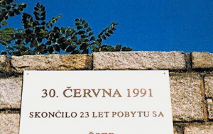 Milovice. Pamětní deska odchodu sovětské armády