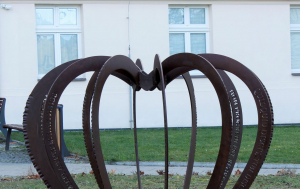 Opava. Památník Srdce studenstva